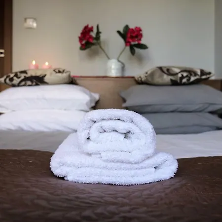 Stylish And Spacious By Cooee Apartment *