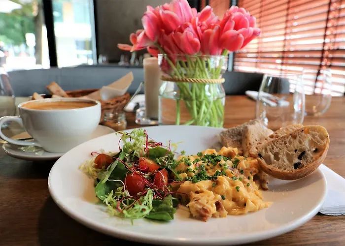 Apartment Stylish And Spacious By Cooee *