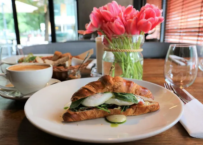 Stylish And Spacious By Cooee Warszawa